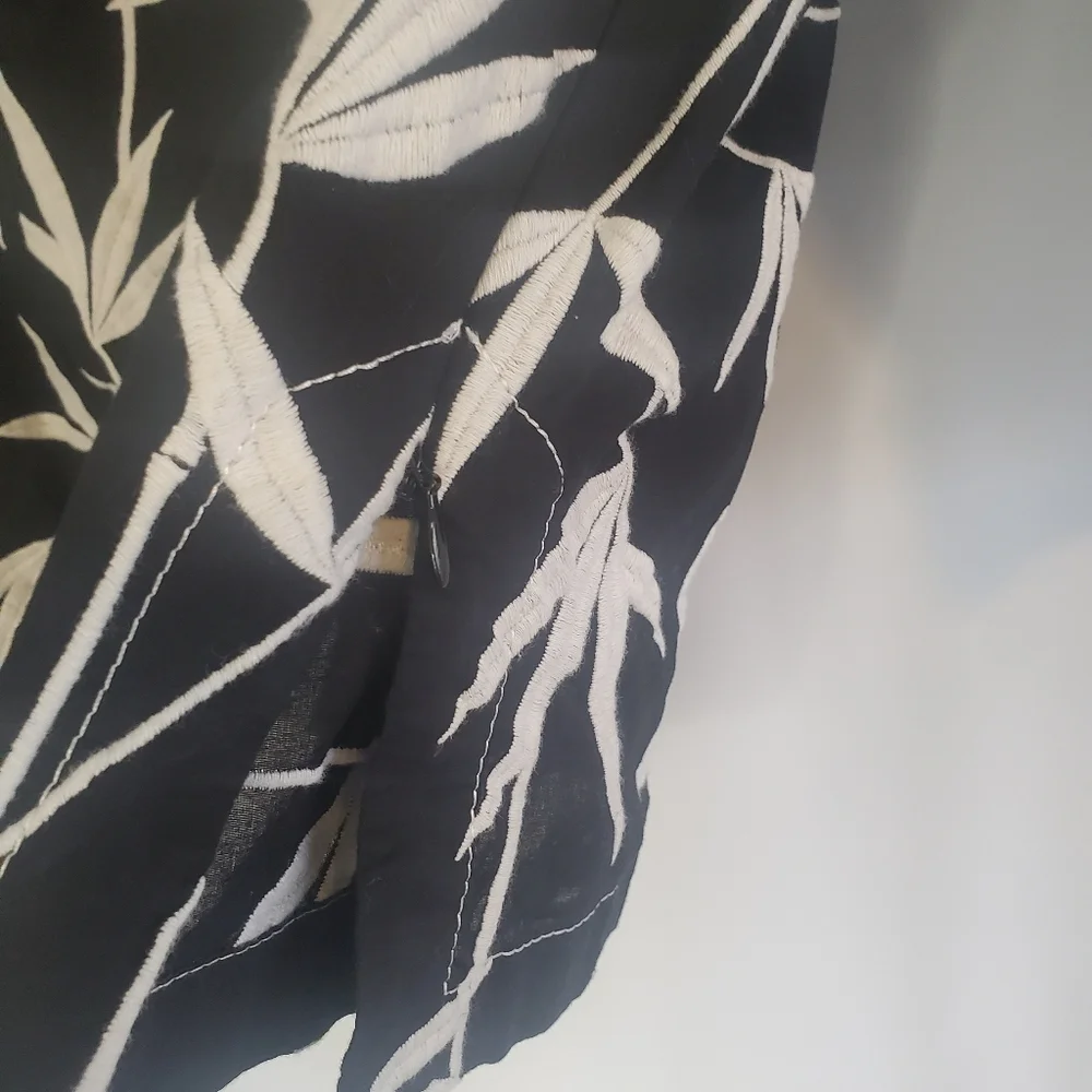 TALBOTS Size 18W Petite B&W 3/4 sleeve palm print tunic top with side zipper - Picture 7 of 9